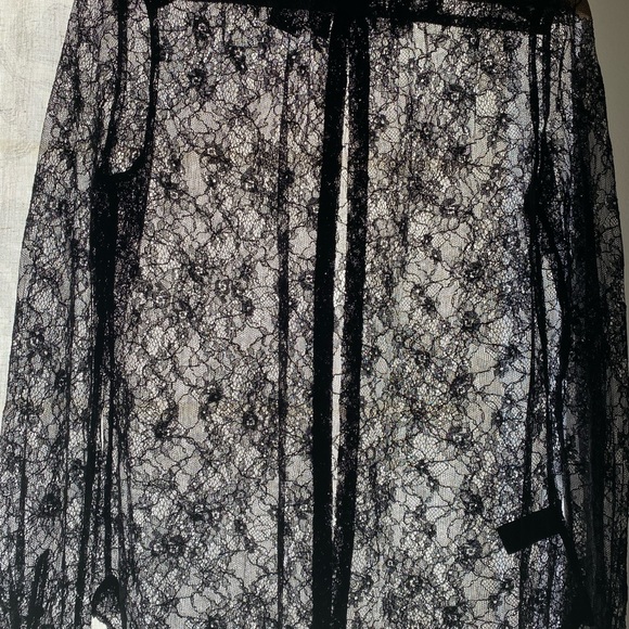 Lace Blouse 🌹 - Picture 4 of 4